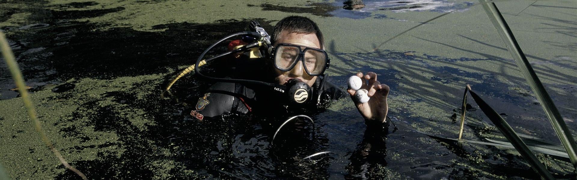 Le Commerce Inattendu des Balles de Golf Perdues: Les Secrets du Plongeur